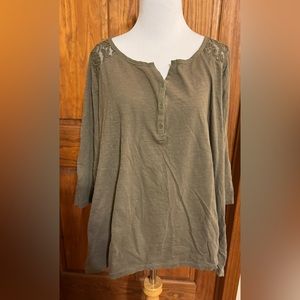 Women’s 22/24 Olive green Lane Bryant top with lace on shoulders. Pre-owned